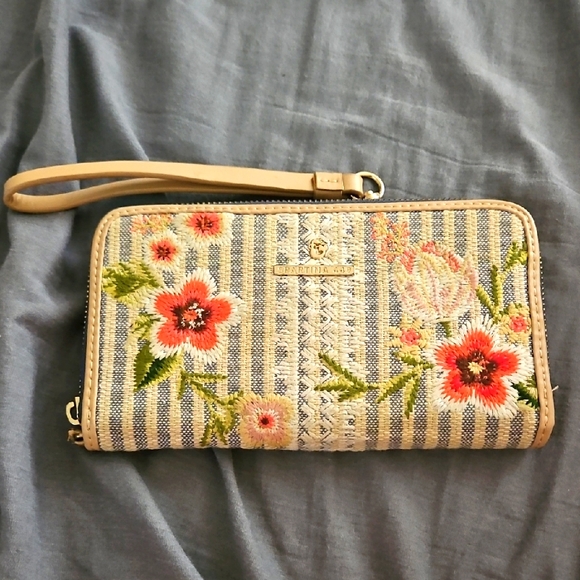 Spartina 449 Handbags - Spartina 449 Floral Embroidered Wristlet‎ Wallet